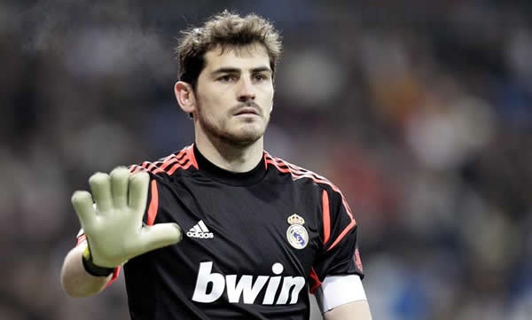 Chuyen nhuong 11/7: Real chi 16 trieu euro de Casillas ra di hinh anh