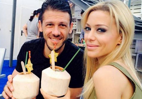 Hau ve Man City cuoi cuu nguoi mau Playboy hinh anh