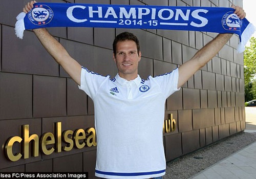 Chelsea mua duoc thu mon thay the Petr Cech hinh anh