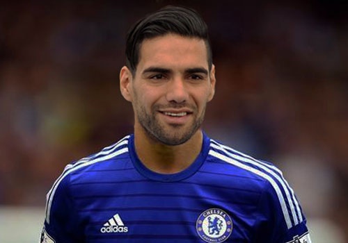 Falcao mac ao dau den dui o Chelsea mua toi hinh anh