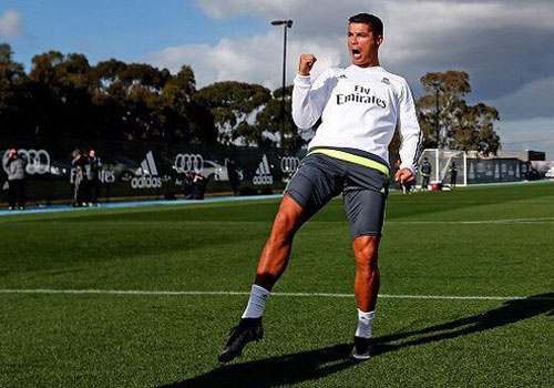 Ronaldo an mung phan khich sau khi danh bai dong doi hinh anh