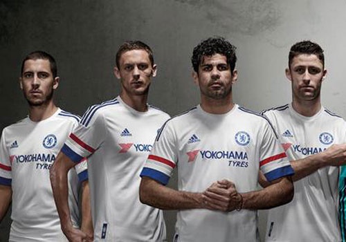 Chelsea cong bo ao dau san khach mau trang mua toi hinh anh