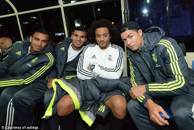 Ronaldo va dong doi hao hung truoc tran gap Man City hinh anh