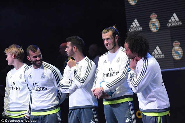 Ronaldo thich thu truoc hanh dong nghich ngom cua dong doi hinh anh