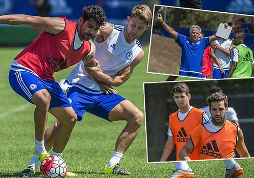 HLV Mourinho thuc giuc cau thu Chelsea tap luyen hinh anh