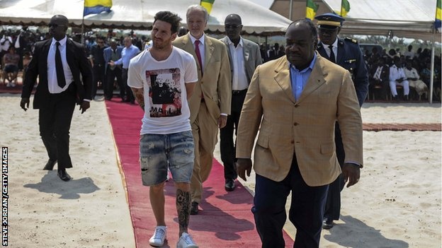 Lionel Messi nhan 3,5 trieu euro tu Tong thong Gabon hinh anh
