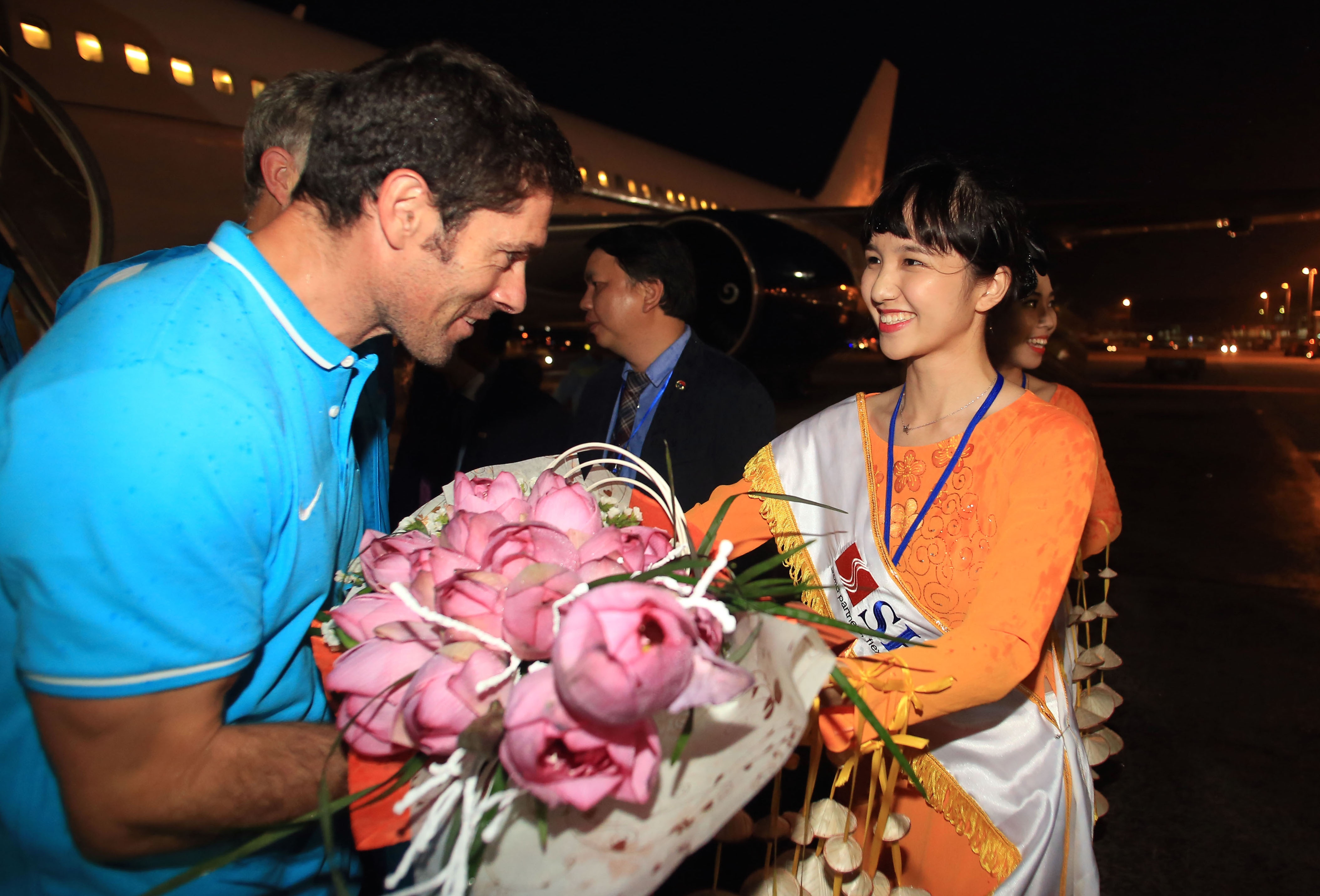 Dan sao Man City thich thu ngam hoa sen Viet Nam hinh anh