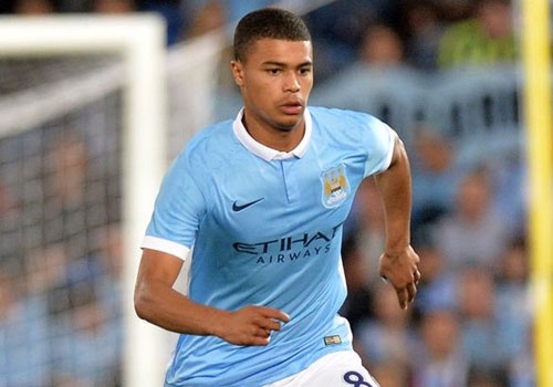 Humphreys - cau thu tre noi bat nhat Man City he nay hinh anh