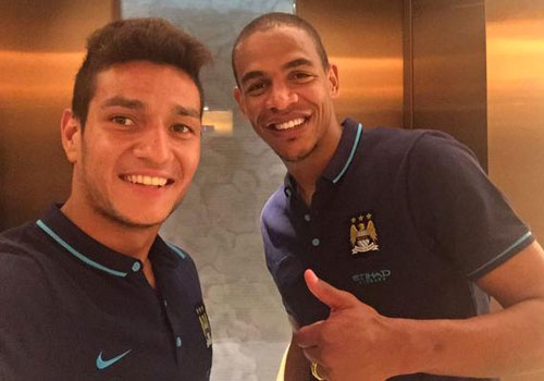 Dong doi chuc mung Fernando co sinh nhat dac biet o Viet Nam hinh anh