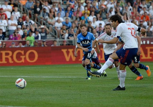 Kaka va Villa giup MLS All Stars thang Tottenham 2-1 hinh anh