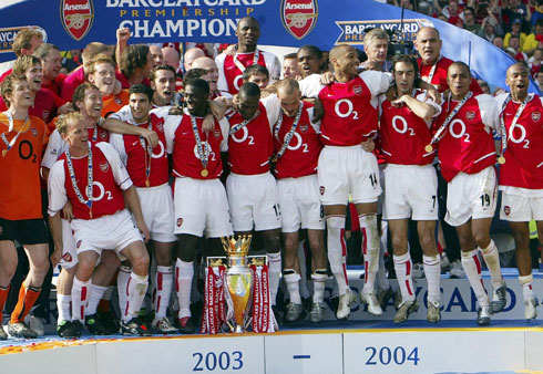 Arsenal - doi pha vo the doc ton cua M.U o Premier League hinh anh