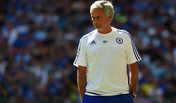 Mourinho che Arsenal, nem huy chuong len khan dai hinh anh