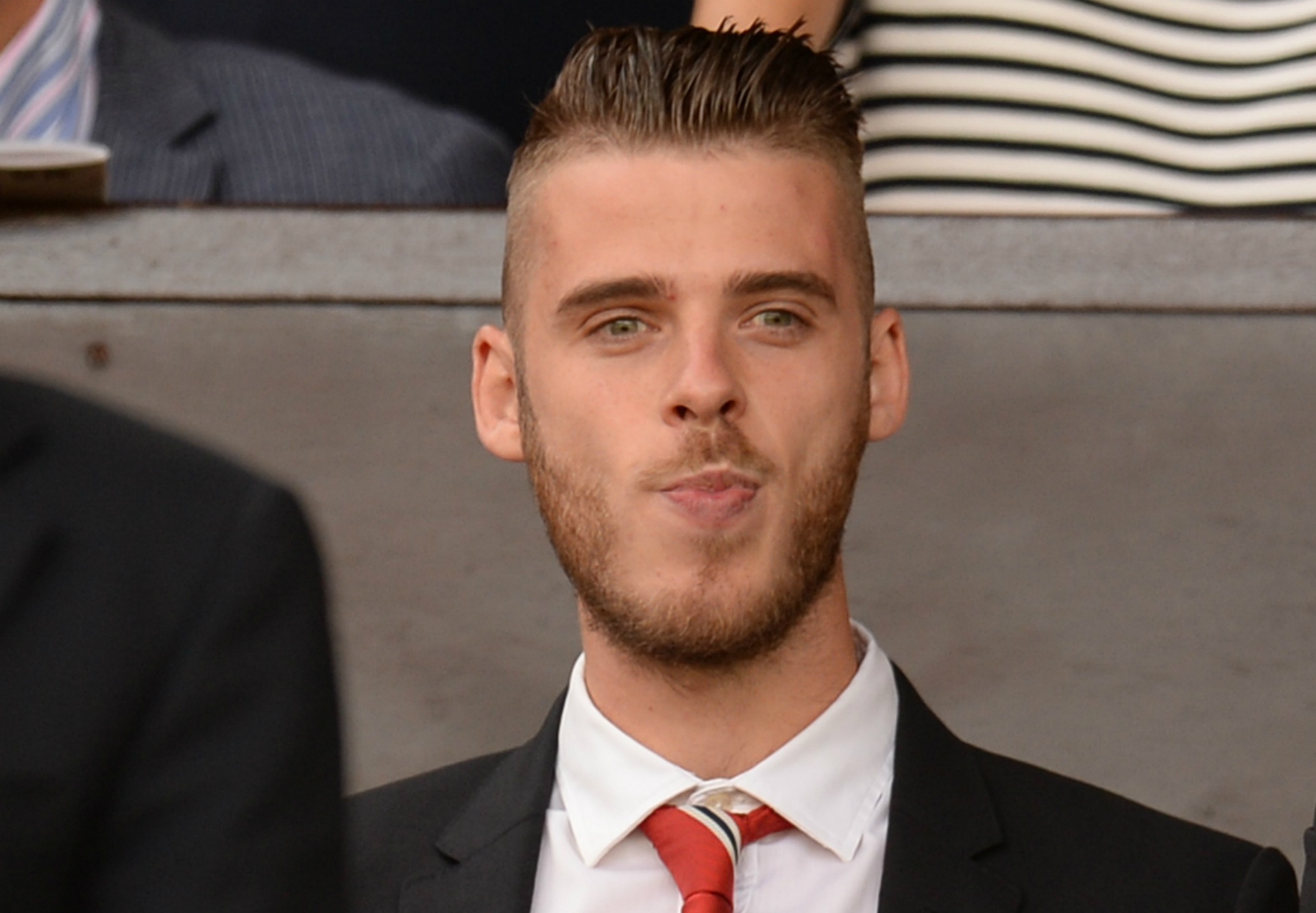 Chuyen nhuong 11/8: De Gea muon choi cho M.U tran toi hinh anh