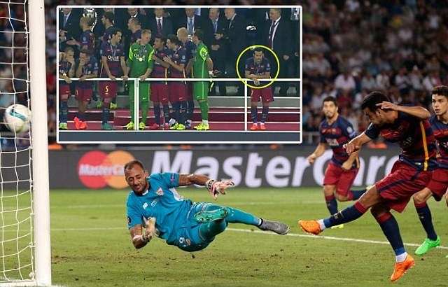 Pedro co don khi Barca an mung Sieu cup chau Au hinh anh