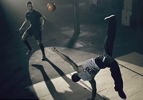 Henderson bieu dien ky nang choi bong dinh cao hinh anh