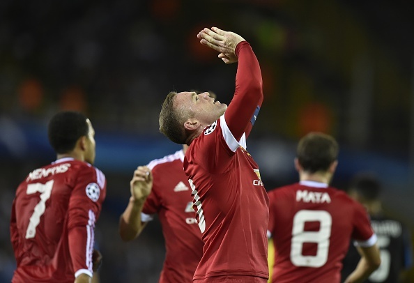 Rooney lap hat-trick giup M.U doat ve Champions League hinh anh