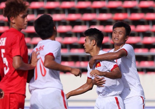 Thang Singapore 6-0, U19 Viet Nam len ngoi dau hinh anh