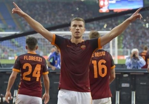 Nhan 2 the do, Juventus thua 1-2 truoc Roma hinh anh
