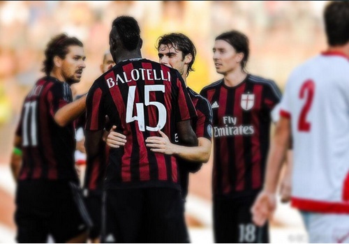 Balotelli cua long ghi ban giup Milan thang Mantova 3-2 hinh anh