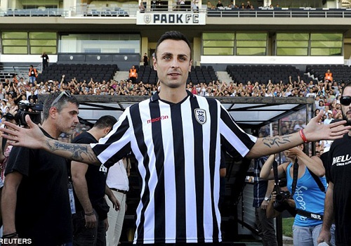 Cuu tien dao M.U duoc 10.000 fan chao don nhu nguoi hung hinh anh