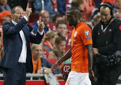 Martins Indi nhan the do sau khi danh cau thu Iceland hinh anh