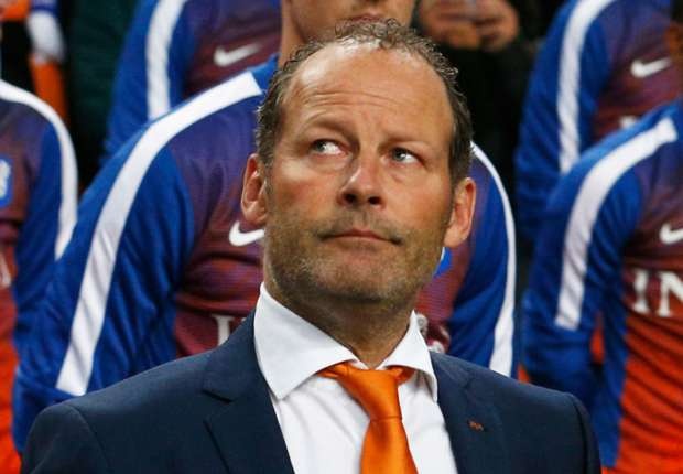 Van Persie thua nhan DT Ha Lan roi vao tinh canh toi te hinh anh