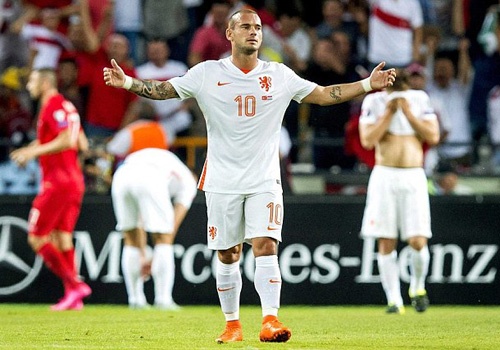 Thua Tho Nhi Ky 0-3, Ha Lan co nguy co vang mat o EURO 2016 hinh anh