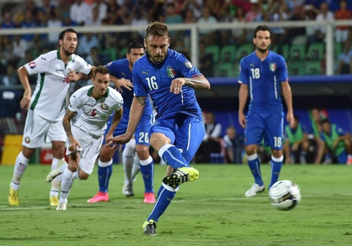Tong hop tran dau: DT Italy 1-0 DT Bulgaria hinh anh