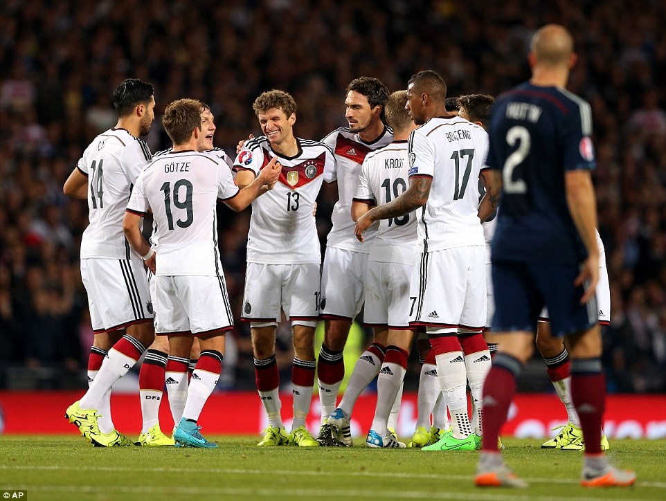 Tong hop tran dau: DT Scotland 2-3 DT Duc hinh anh