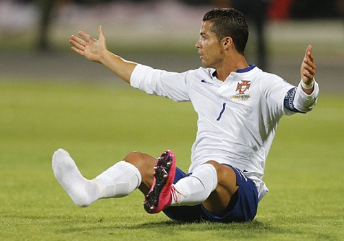 Ronaldo gay that vong trong tran thang 1-0 cua DT Bo Dao Nha hinh anh
