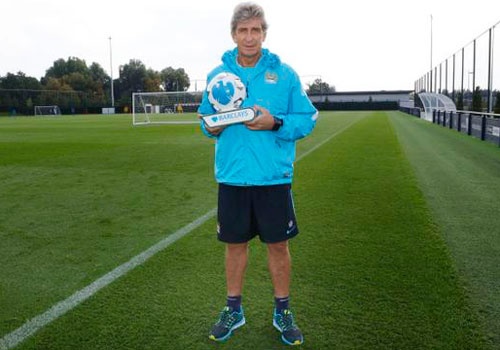 Pellegrini nhan danh hieu huan luyen vien xuat sac thang 8 hinh anh