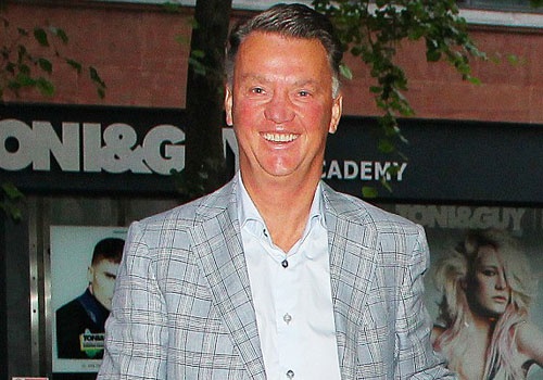 Van Gaal den nha hang an toi sau chien thang truoc Liverpool hinh anh