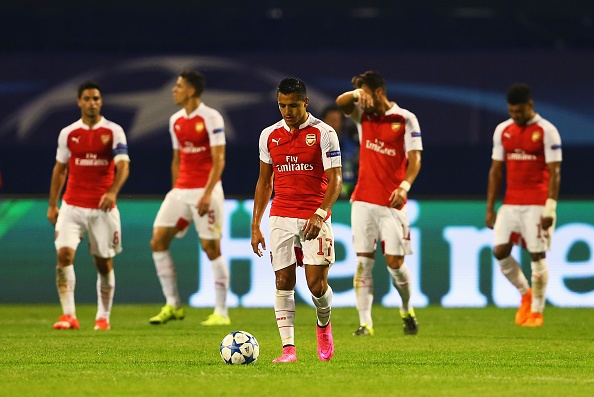 Arsenal thua 1-2 trong the tran mat nguoi, Chelsea thang 4-0 hinh anh
