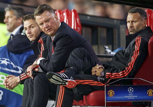 Roy Keane khuyen Van Gaal bo sung 2 hau ve cho MU hinh anh