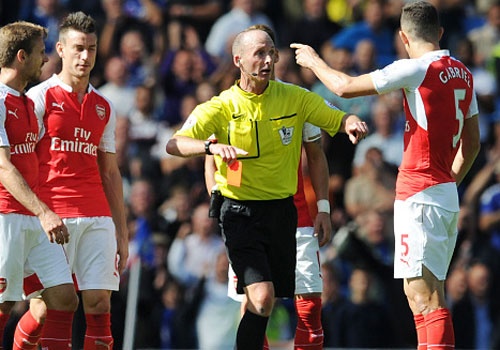 Arsenal guc nga trong tran dai chien voi Chelsea hinh anh