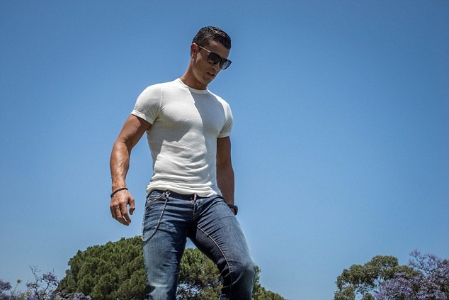 Ronaldo se moi fan xem tran gap Barcelona hinh anh