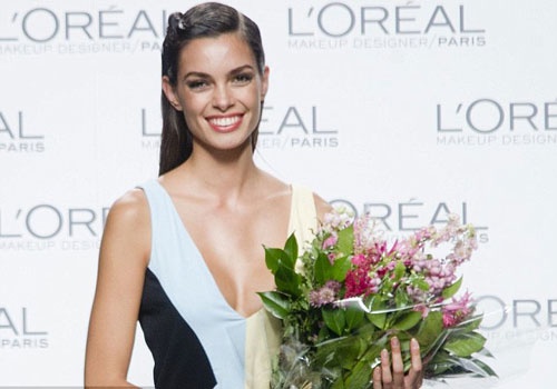 Ban gai nguoi mau cua Daniel Alves doat giai o Paris hinh anh