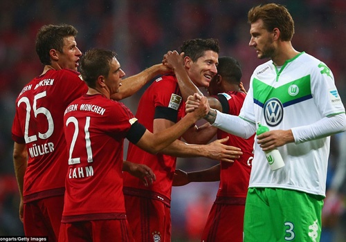 Ghi 5 ban trong 9 phut, Lewandowski dua Bayern len ngoi dau hinh anh