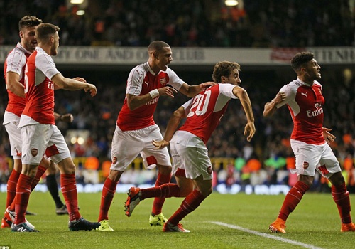 Arsenal danh bai Tottenham 2-1 nho cu dup cua Flamini hinh anh