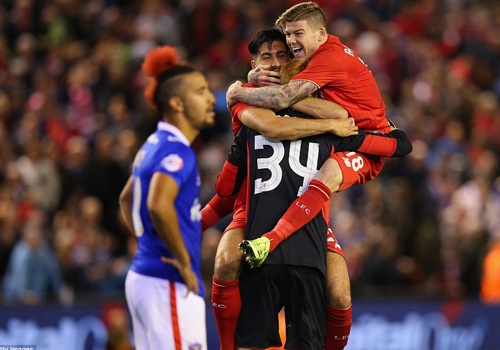 Liverpool vat va danh bai doi thu hang 4 tren cham 11 m hinh anh