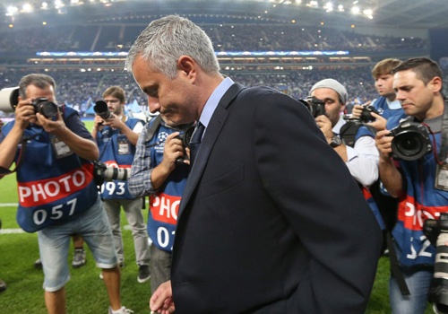 Khi cac hoc tro cung chong lai Jose Mourinho hinh anh