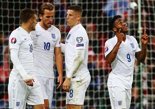 Walcott va Sterling giup DT Anh thang tran thu 9 lien tiep hinh anh