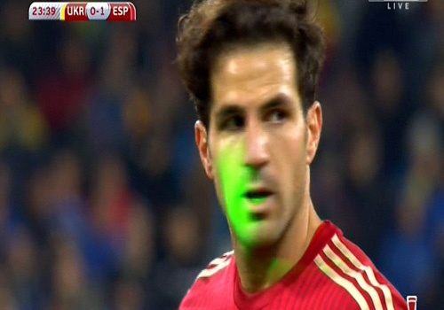 Pha sut 11 m khong thanh cong cua Cesc Fabregas hinh anh