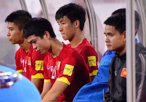 Tuyen Viet Nam buon ba sau that bai 0-3 truoc Thai Lan hinh anh