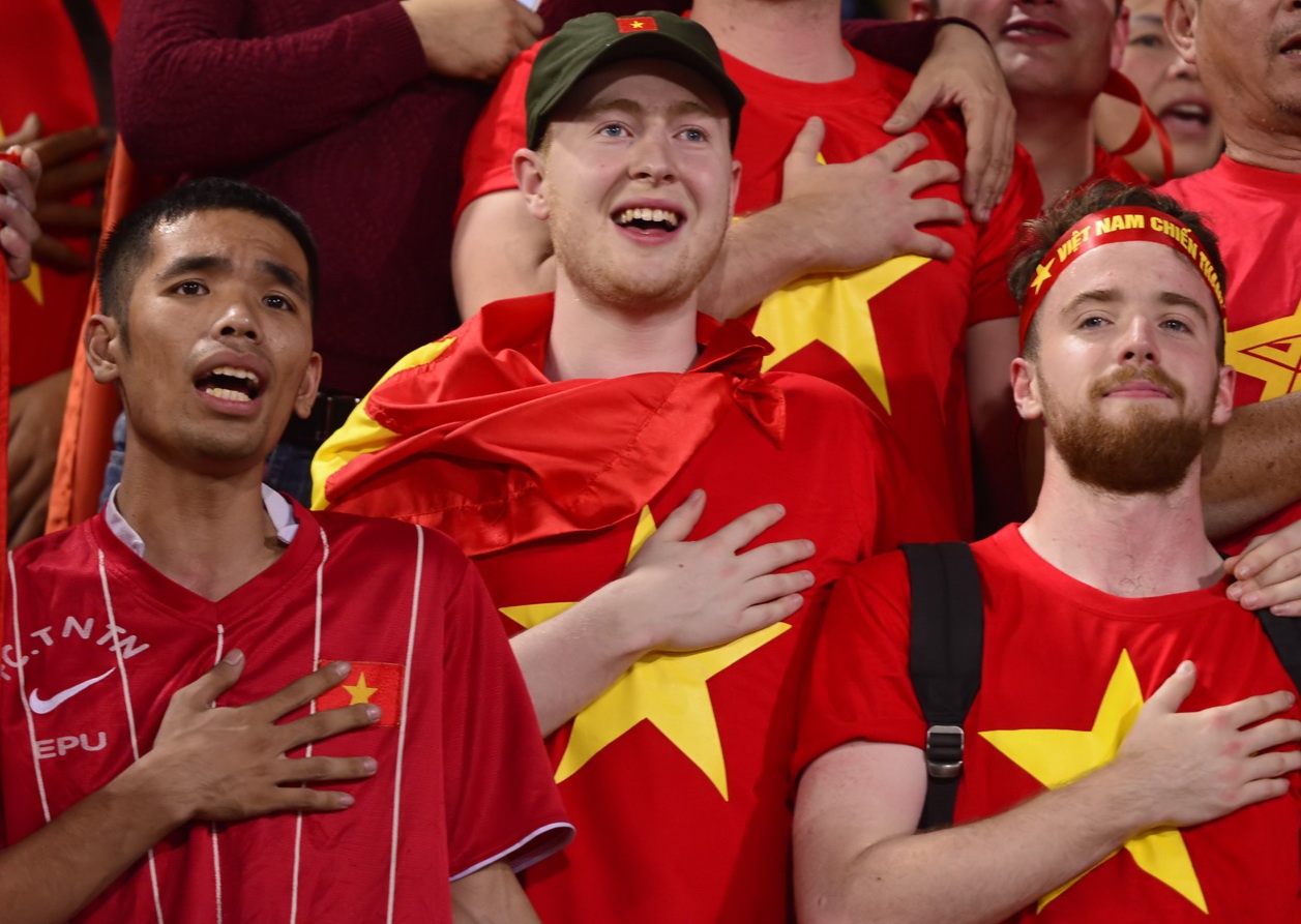 Nguoi ham mo nuoc ngoai co vu tuyen Viet Nam hinh anh