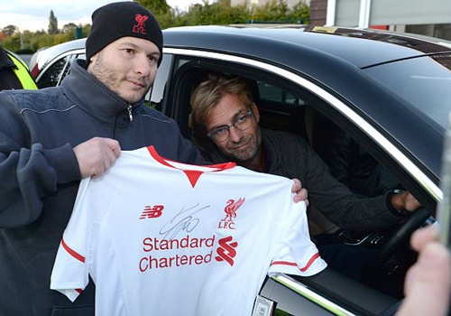 Jurgen Klopp lai Porsche khi lan dau den san tap hinh anh