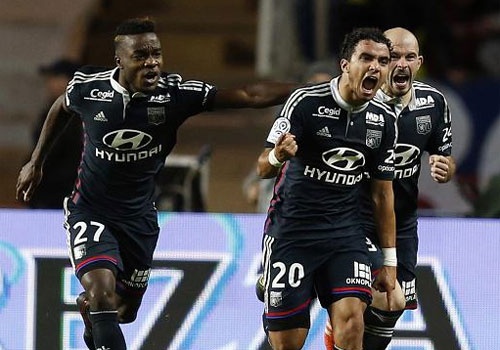 Cuu hau ve MU ghi ban dau tien tai Ligue 1 hinh anh