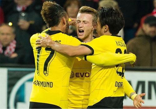 Reus ghi ban giup Dortmund gianh chien thang 2-0 hinh anh