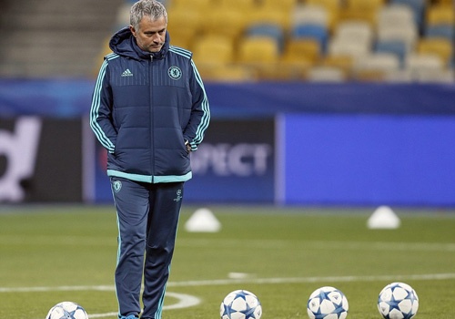 Jose Mourinho: ‘Toi khong co suc manh va co doc’ hinh anh