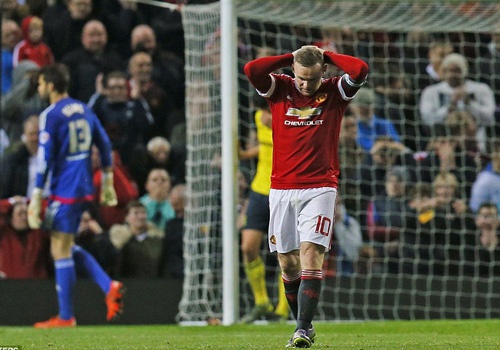 Thua 1-3 tren cham 11 m, MU dung buoc o League Cup hinh anh